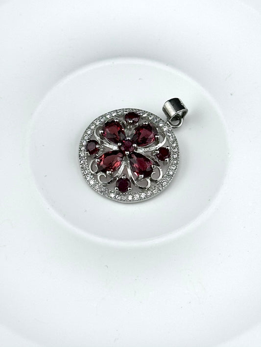 Ruelle Garnet [石榴石] Pendant with Necklace